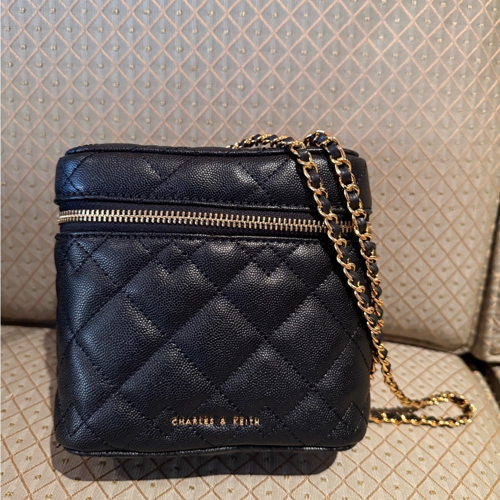 Charles & Keith Black Quilt Bag - Picture 2 of 14